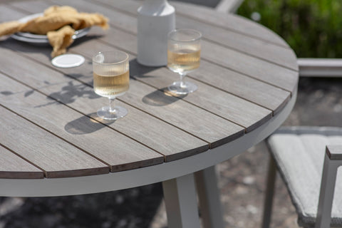 Bramblecrest Zurich Round 4 Seater Dining Set with Parasol & Base